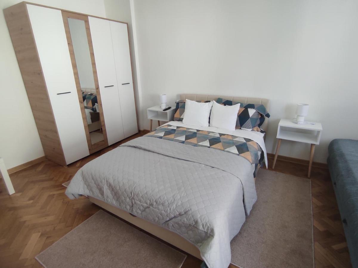Apartman Nicolas Belgrado Buitenkant foto
